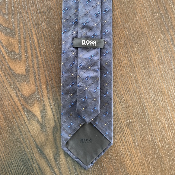 Beautiful Hugo Boss Navy Embossed/Texture Tie - Picture 5 of 5